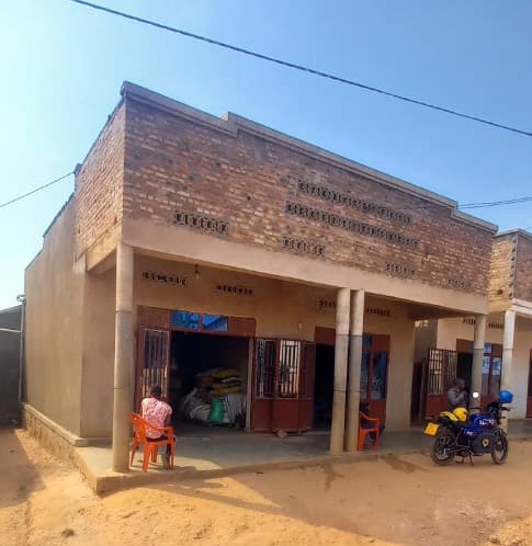 Commercial building for sale