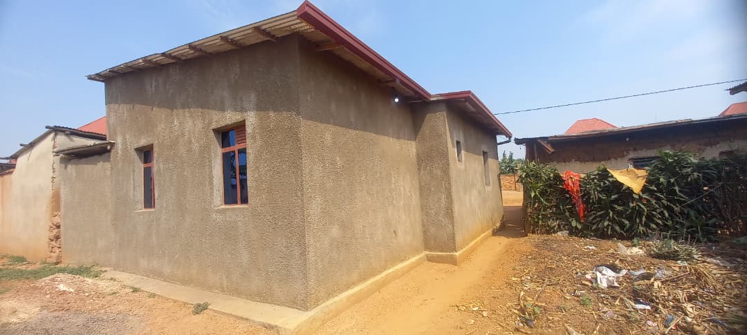 Commercial building for sale