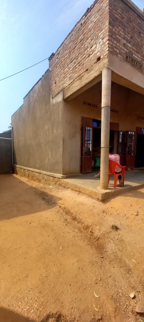 Commercial building for sale