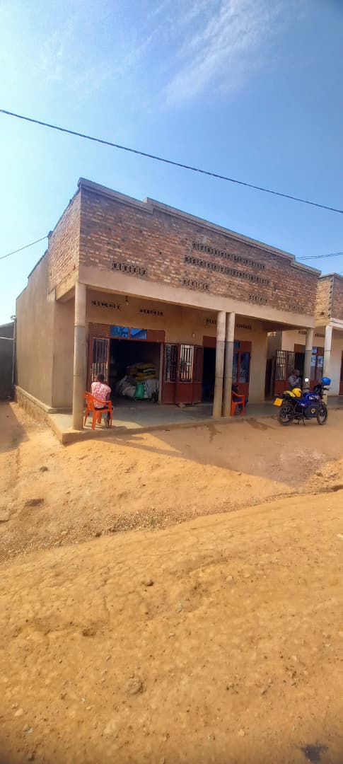 Commercial building for sale