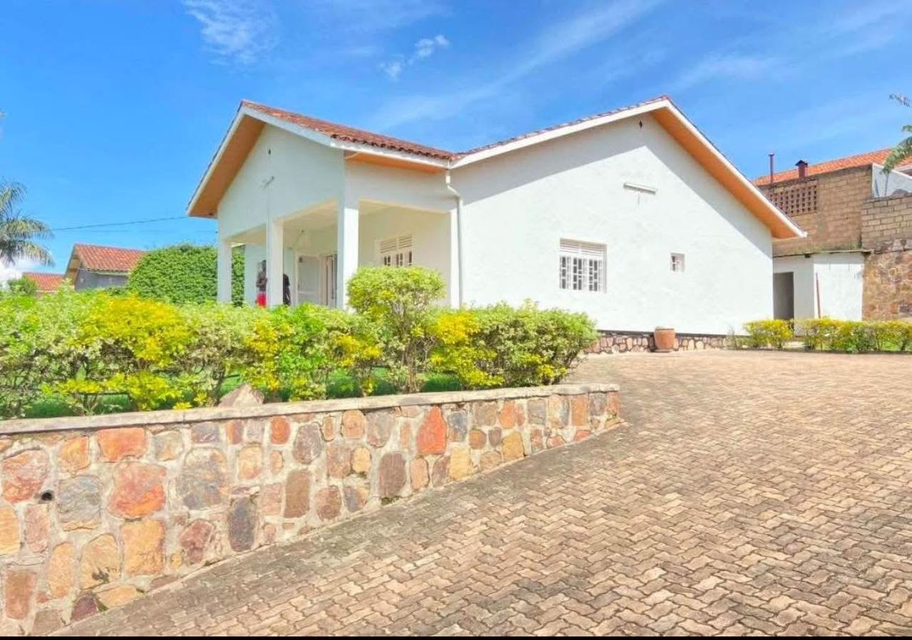 Kibagabaga near Hospital Gorgeous Big Land House for Sale