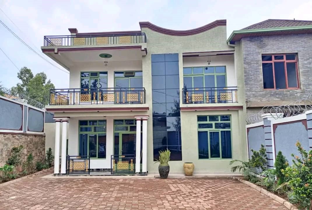 A beautiful big house for Rent