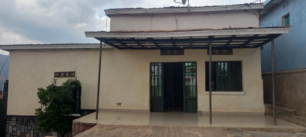 Big plot for sale with old small house