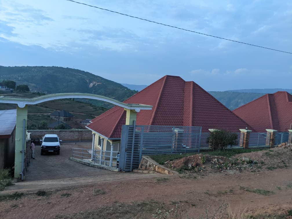 House for sale at Ruyenzi—kwa Musenyeri