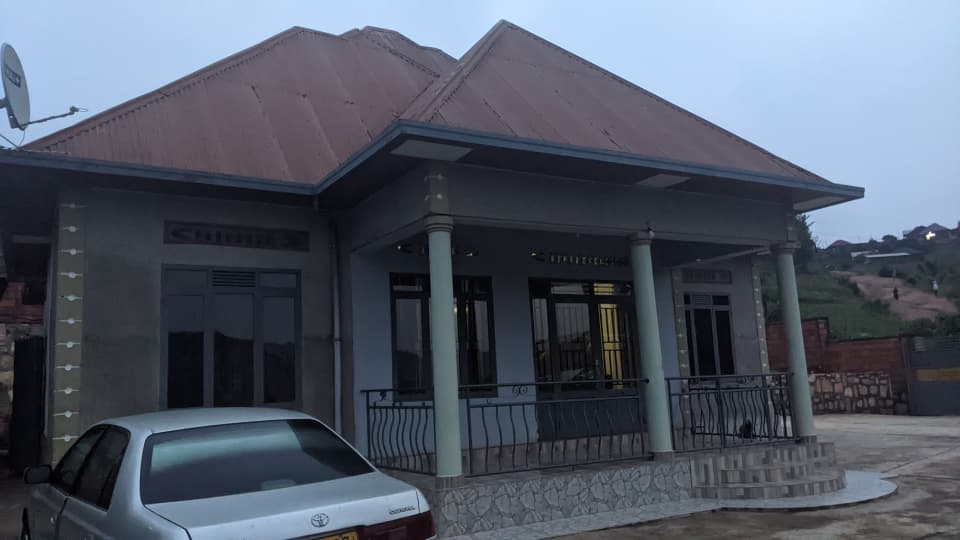 House for sale Bishenyi-Mugomero
