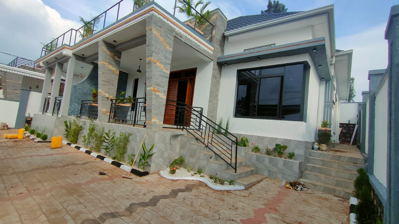 House sale at Kanombe-Busanza