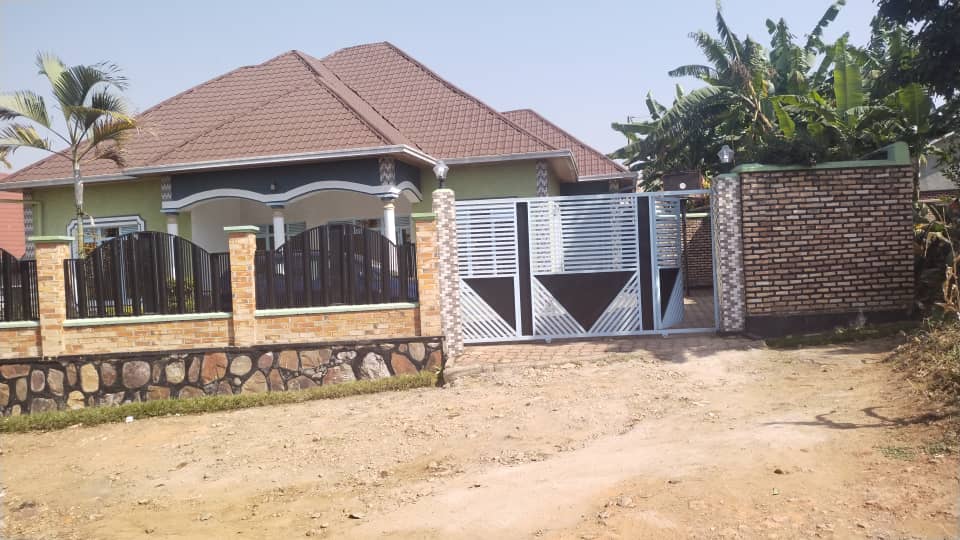 House sale at Kabeza-Ku isoko