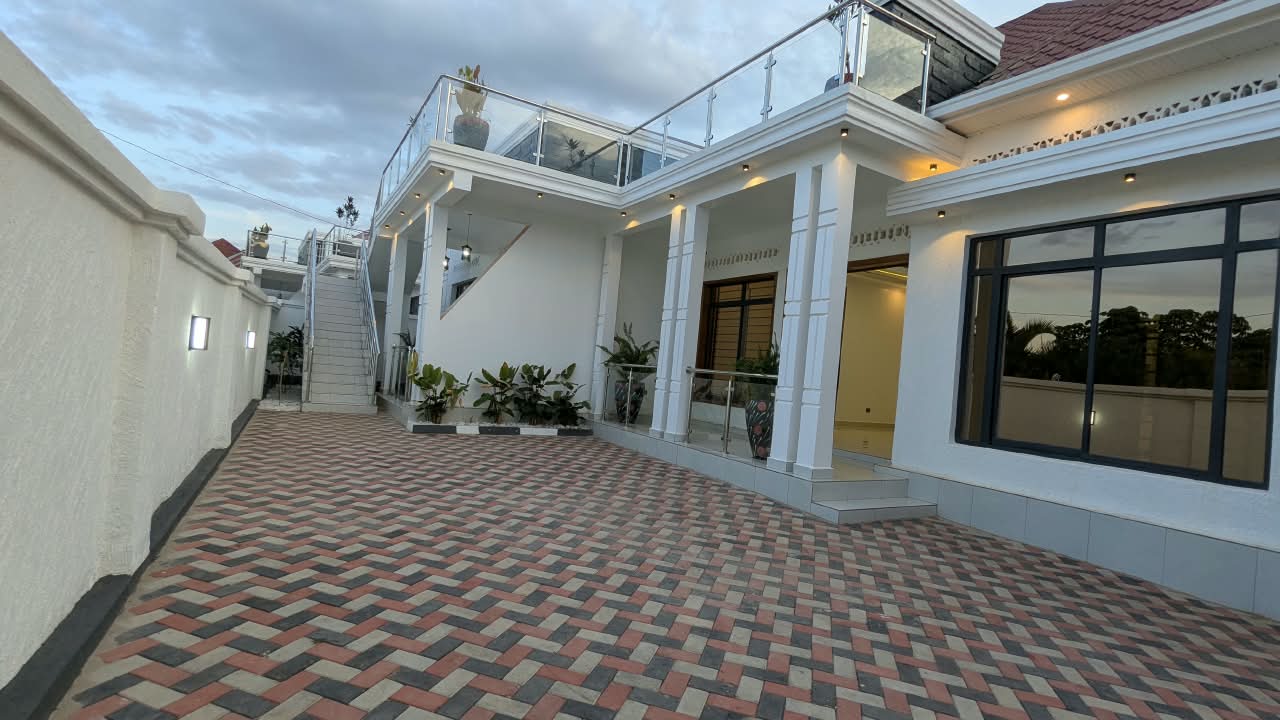 House sale at Kanombe-Kugasaraba
